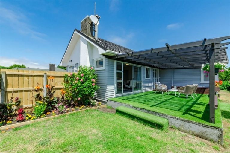 Photo of property in 6 Mazengarb Road, Paraparaumu Beach, Paraparaumu, 5032