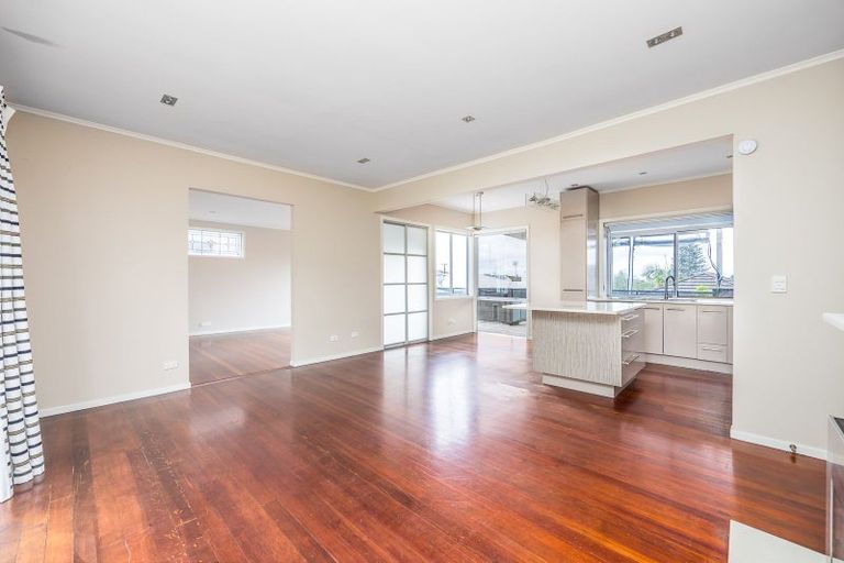 Photo of property in 386 Lake Road, Takapuna, Auckland, 0622