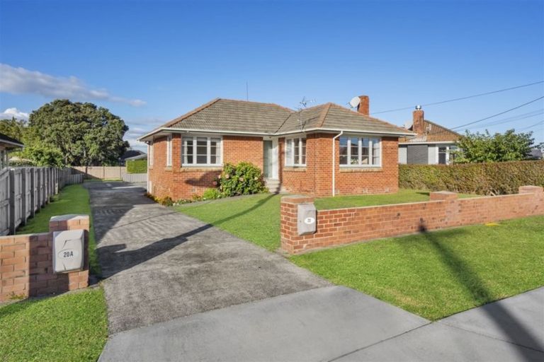 Photo of property in 20 Ward Crescent, Te Atatu Peninsula, Auckland, 0610