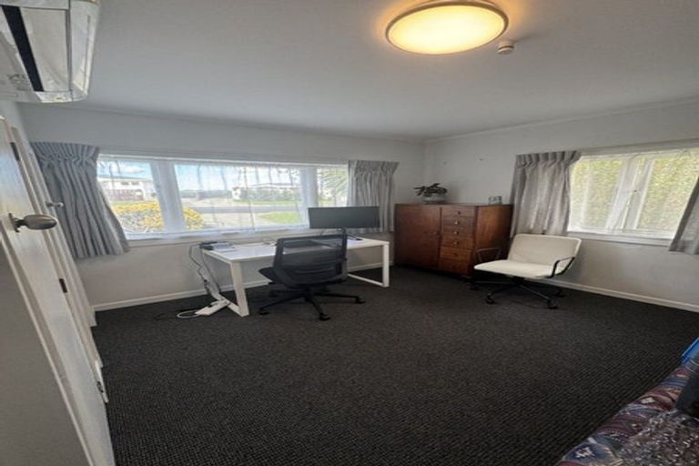 Photo of property in 1/245 Sturges Road, Henderson, Auckland, 0612