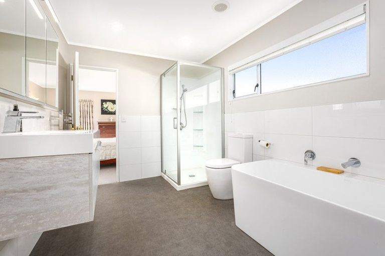 Photo of property in 7 Lakeside Villas, Whitby, Porirua, 5024