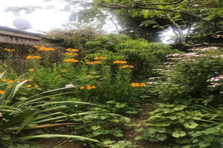 Photo of property in 4 Ridge Lane, New Plymouth, 4310