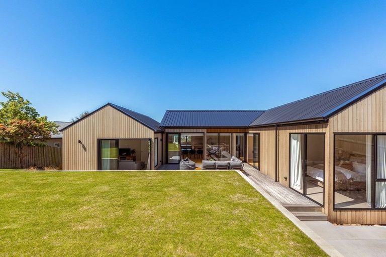 Photo of property in 60 Major Hornbrook Road, Mount Pleasant, Christchurch, 8081