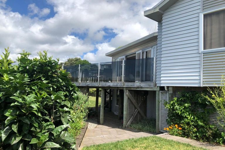 Photo of property in 21 Arden Place, Oakura, 4314