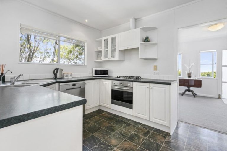 Photo of property in 10 Evan Street, Belmont, Auckland, 0622