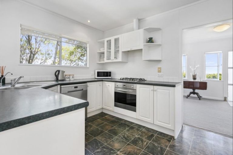 Photo of property in 10 Evan Street, Belmont, Auckland, 0622