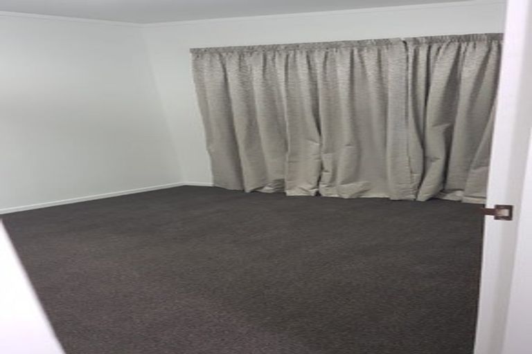 Photo of property in 2/39 Kinloch Place, Papakowhai, Porirua, 5024