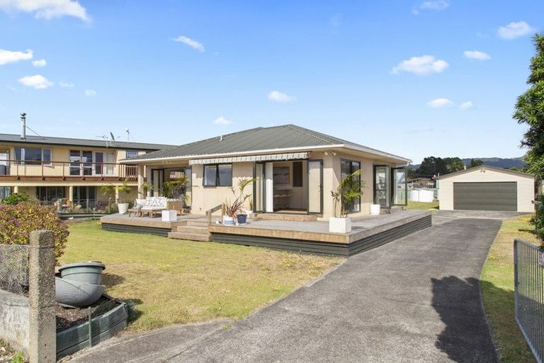 Photo of property in 915 East Coast Road, Kaiaua, Pokeno, 2473