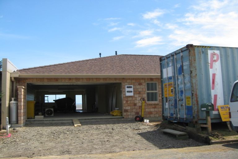 Photo of property in 24 Crispe Road, Clarks Beach, 2122