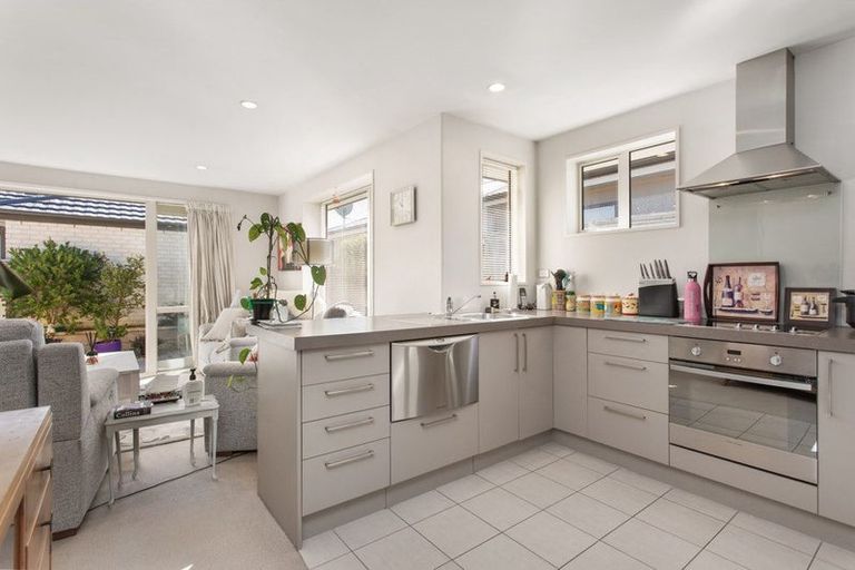 Photo of property in 2/70 Saint Martins Road, Saint Martins, Christchurch, 8022