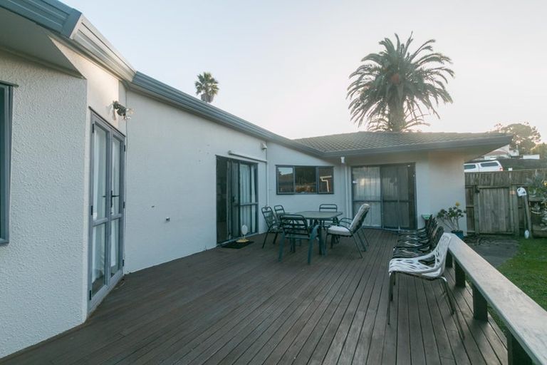 Photo of property in 42 Caribbean Drive, Unsworth Heights, Auckland, 0632