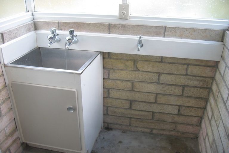 Photo of property in 2/69 Chartwell Avenue, Glenfield, Auckland, 0629