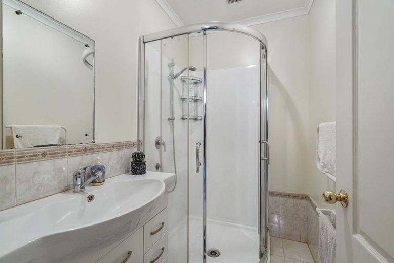 Photo of property in 12 Pistachio Place, Goodwood Heights, Auckland, 2105