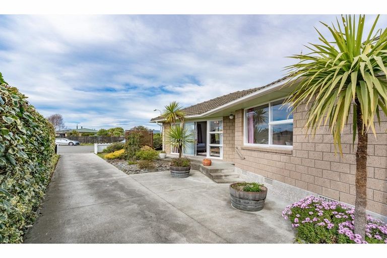 Photo of property in 37 Woodgrove Avenue, North New Brighton, Christchurch, 8083
