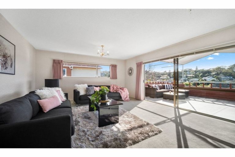 Photo of property in 42 Stapleford Crescent, Browns Bay, Auckland, 0630
