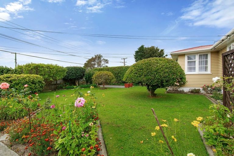 Photo of property in 15 Chittick Street, Stokes Valley, Lower Hutt, 5019