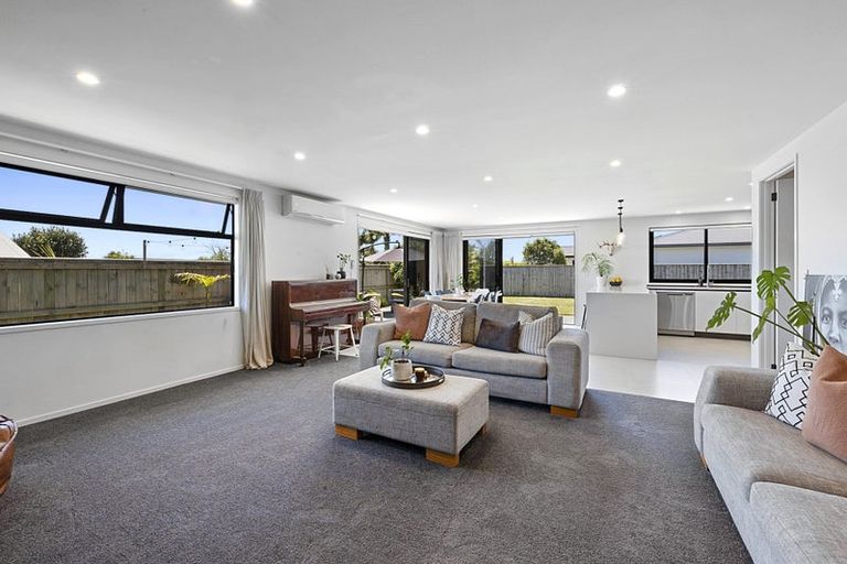 Photo of property in 16 Desmond Place, Bell Block, New Plymouth, 4312