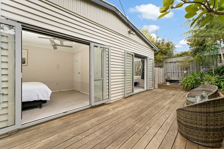 Photo of property in 24 Kiteroa Terrace, Rothesay Bay, Auckland, 0630