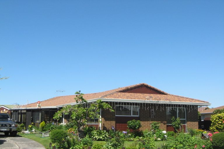 Photo of property in 22 James Condon Place, Redwood, Christchurch, 8051