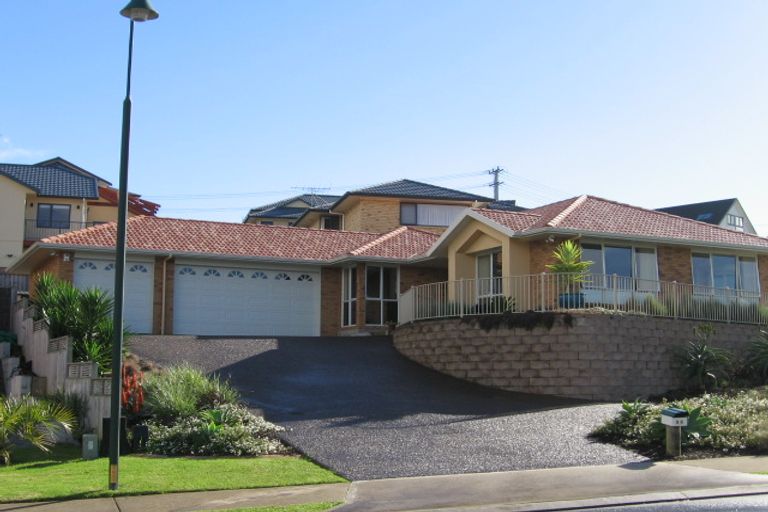 Photo of property in 1 Dorchester Place, Orewa, 0931