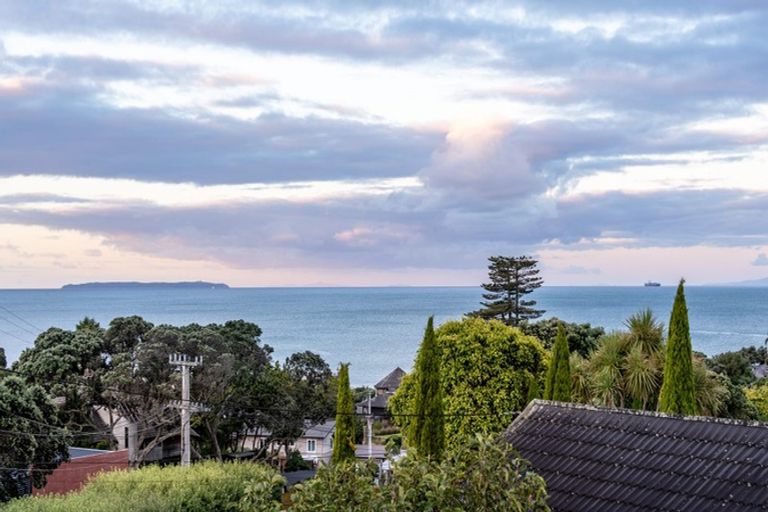 Photo of property in 14 Park Rise, Campbells Bay, Auckland, 0630