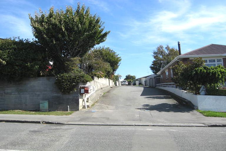 Photo of property in 2/28 Avenue Road, West End, Timaru, 7910