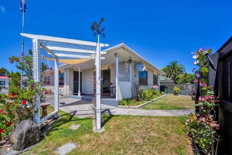 Photo of property in 6 Hussey Street, Oakura, 4314