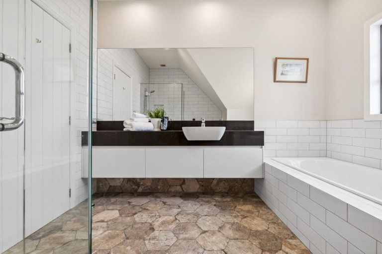 Photo of property in 16 Selwyn Avenue, Mission Bay, Auckland, 1071