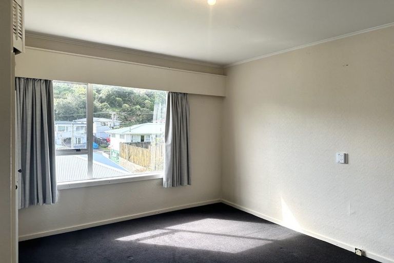 Photo of property in 10 Black Rock Road, Newlands, Wellington, 6037