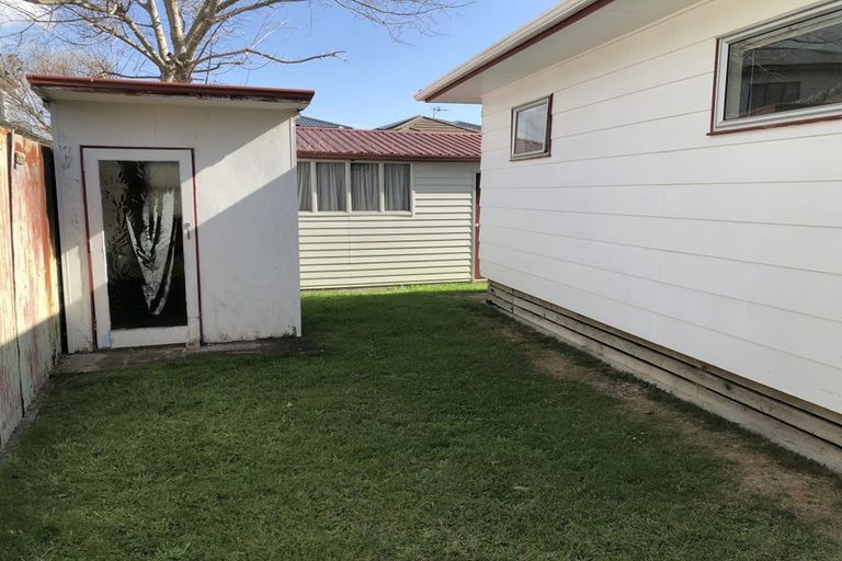 Photo of property in 2/15 Kent Road, Manurewa, Auckland, 2102