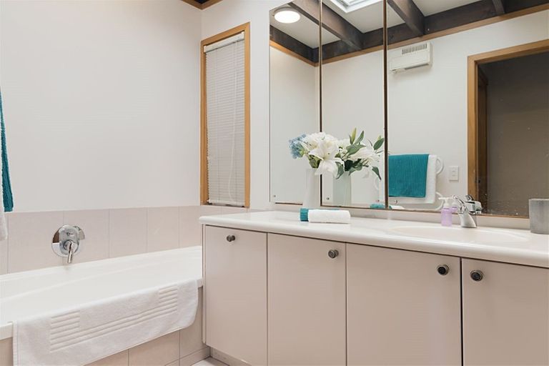 Photo of property in 103 Waimumu Road, Massey, Auckland, 0614