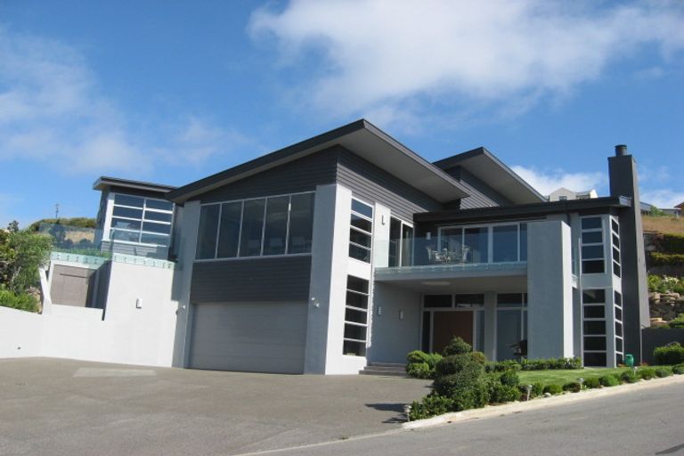 Photo of property in 14 Omeo Crescent, Redcliffs, Christchurch, 8081