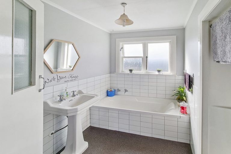 Photo of property in 37 Grey Street, Marton, 4710