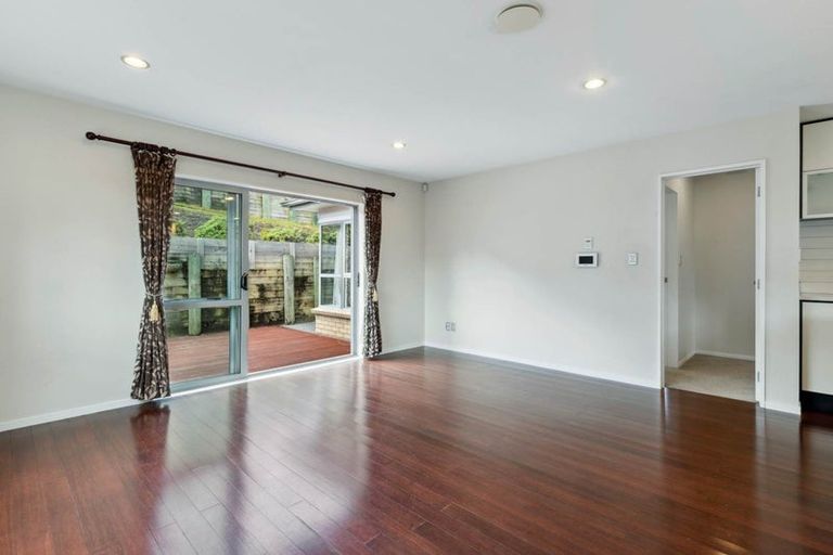 Photo of property in 9 Baker Street, Fairview Heights, Auckland, 0632