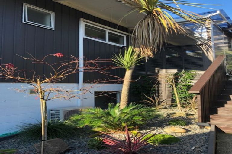 Photo of property in 2/49 Archers Road, Hillcrest, Auckland, 0629