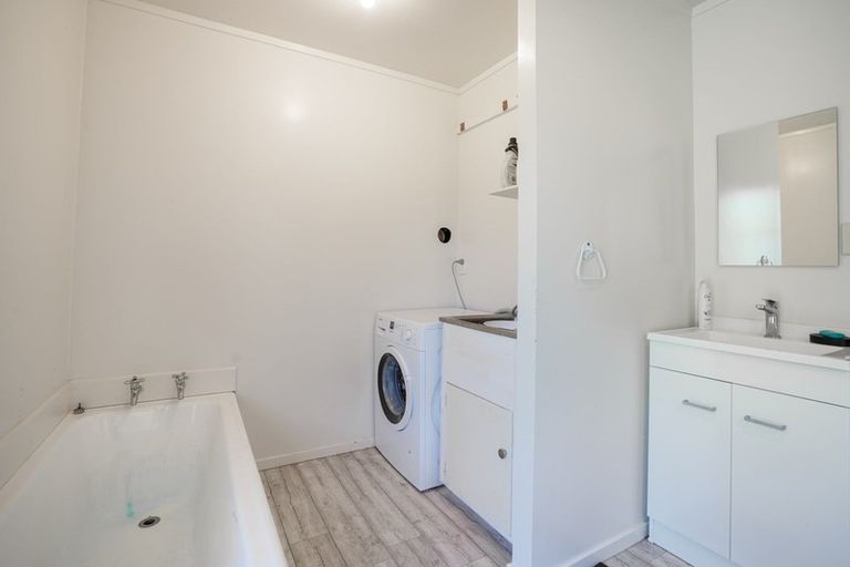 Photo of property in 12 Rata Street, Tokomaru, Palmerston North, 4474