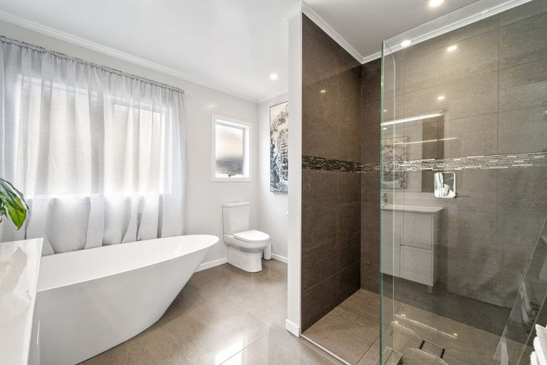 Photo of property in 2 Hardley Avenue, Tindalls Beach, Whangaparaoa, 0930