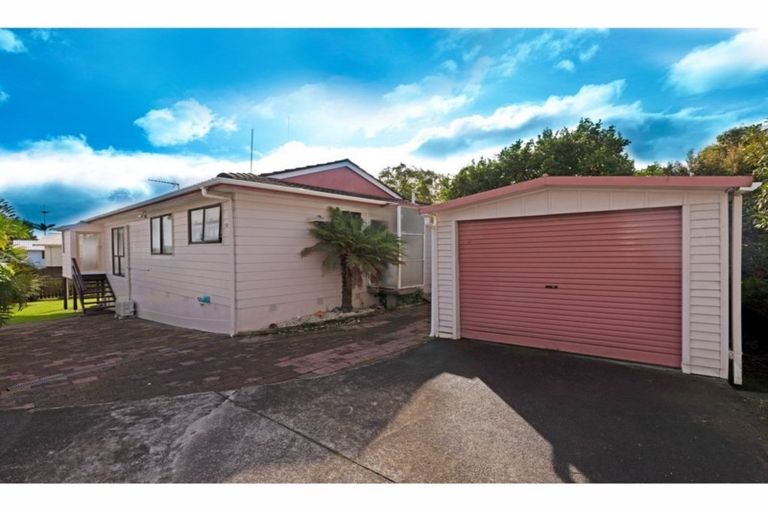 Photo of property in 53 Lavelle Road, Henderson, Auckland, 0612