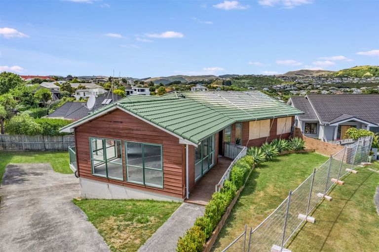 Photo of property in 21 Molyneux Close, Whitby, Porirua, 5024