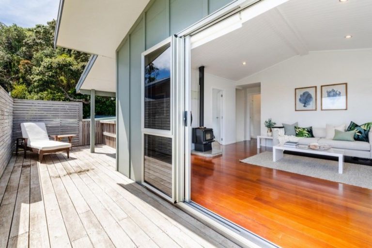 Photo of property in 60 Waitea Road, Muriwai, Waimauku, 0881