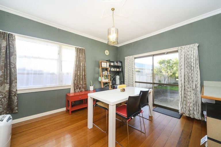 Photo of property in 19 Franklin Avenue, Hokowhitu, Palmerston North, 4410