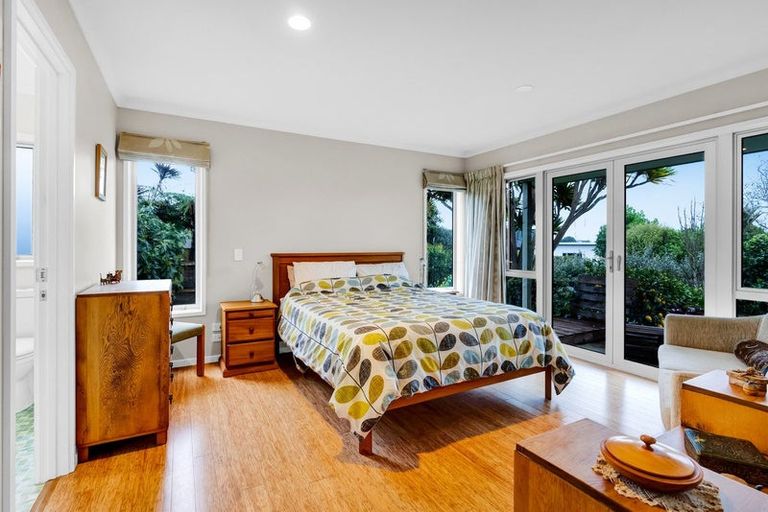 Photo of property in 74 Wairau Road, Oakura, 4314