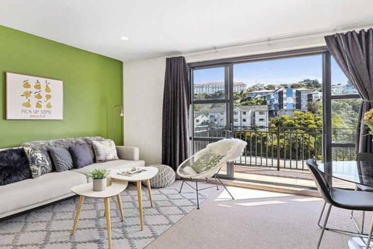 Photo of property in Atrium Towers, 7j/154 The Terrace, Wellington Central, Wellington, 6011