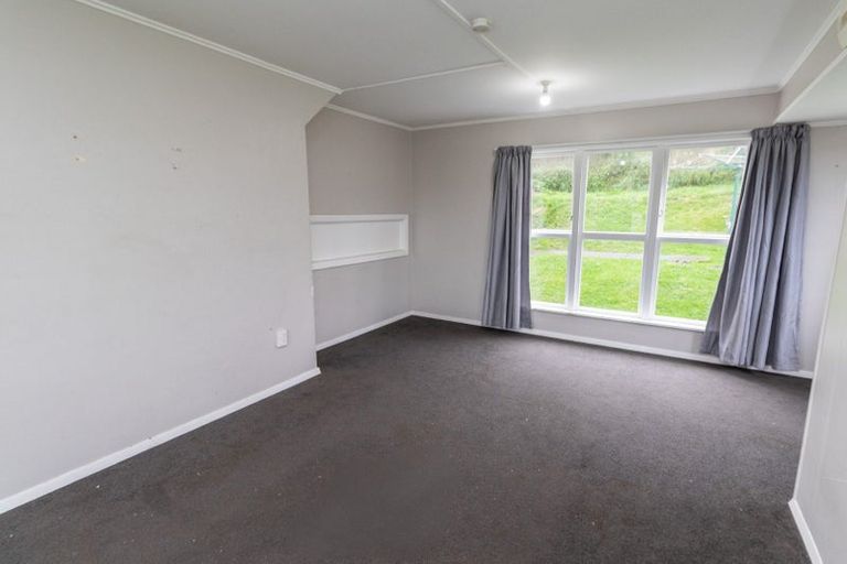 Photo of property in 2a-2b Devon Place, Cannons Creek, Porirua, 5024
