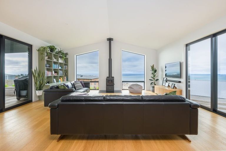 Photo of property in 2 Ridgeway Place, Richmond Hill, Christchurch, 8081