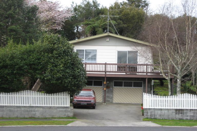 Photo of property in 33 Ambury Place, Merrilands, New Plymouth, 4312