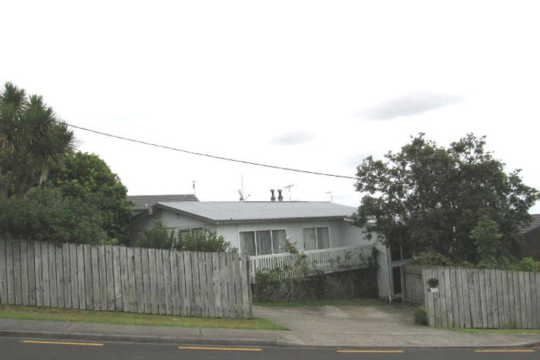 Photo of property in 1/4 Mercury Lane, Windsor Park, Auckland, 0632