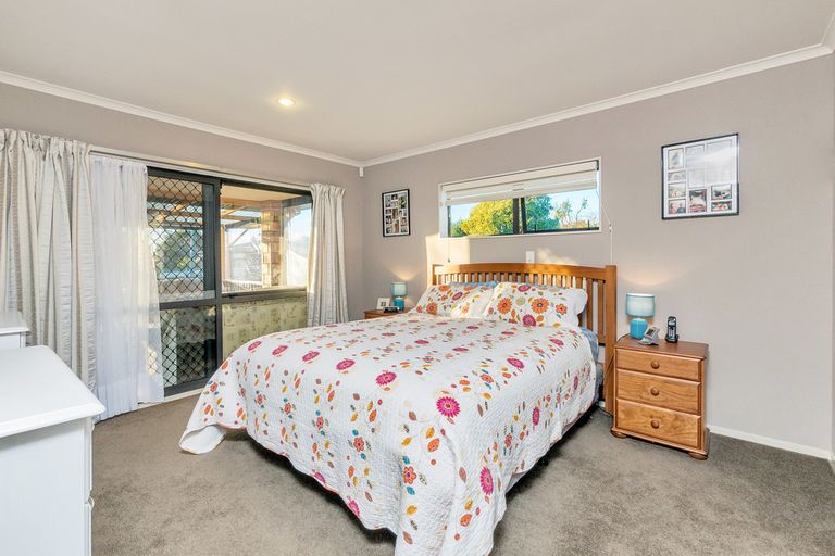 Photo of property in 1 Valley Road, Waiuku, 2123