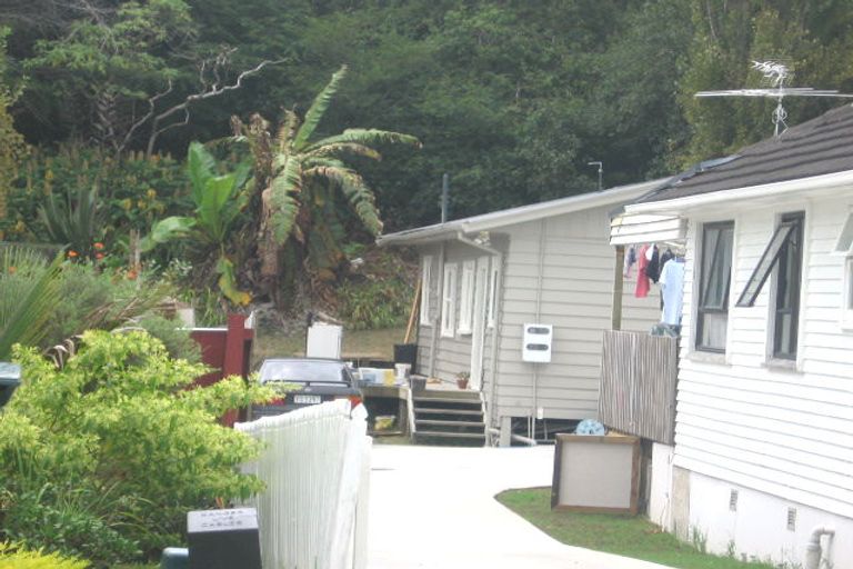 Photo of property in 2/27 Peach Road, Glenfield, Auckland, 0629