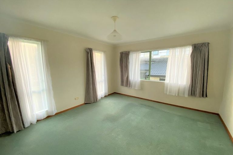 Photo of property in 17 Arirang Rise, Pinehill, Auckland, 0632